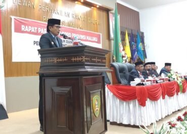 DPRD Maluku Gelar Paripurna Pimpinan DPRD Maluku Ambil Sumpah janji