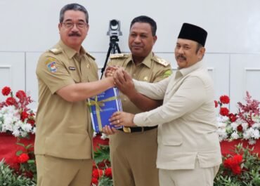 MENTERI PPN/BAPPENAS SERAHKAN DOKUMEN MASTERPLAN PENGEMBANGAN & PENATAAN KAWASAN PULAU BANDA SEBAGAI KAWASAN EKONOMI KHUSUS