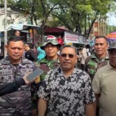 Diskominfo Dan Persandian Kota Ambon Berkolaborasi Dengan Perangkat Desa Dan warga Waiheru Bersihkan Sampah