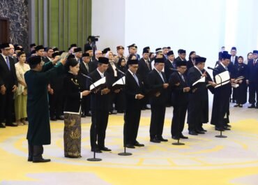 Pengucapan Sumpah Jabatan Anggota Dewan Komisiasi OJK