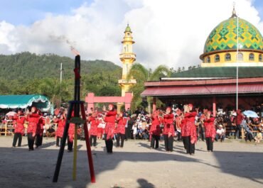 Sekda Maluku Buka Atraksi Pukul Sapu Lidi Di Negeri Morela