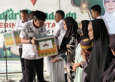 Hari Terakhir Safari Ramadhan Pemerintah kota Di Desa Waiheru Bagikan Ratusan Paket Sembako