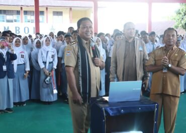 Wakil Gubernur Maluku Buka Ujian Sekolah di SMA Negeri 11 Ambon,