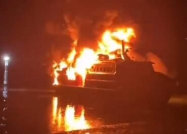 Kebakaran Menghanguskan Kapal cepat Ekpress Bahary 9 B DI Pelabuhan Haria Menajemen PT Pelayaran Dharma Indah Akui Belum Dapat Data Kebakaran