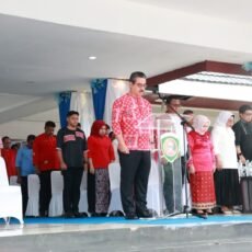 Gubernur Maluku Pimpin Upacara Hardiknas 2026, Luncurkan Program “Polisi Mengajar