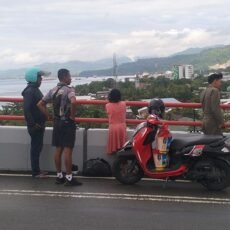 Prajurit TNI Dari Kesatuan Bekangdam) XV/Pattimura Gagalkan Upaya Bunuh Diri Dari Atas JMP