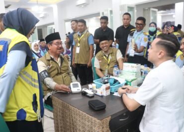 Gubernur Maluku Resmi Lepas Jemaah Haji Kloter 24
