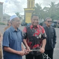 Lembaga DPRD Maluku Serahkan Hewan Kurban Sapi Kepada 3 Masjid