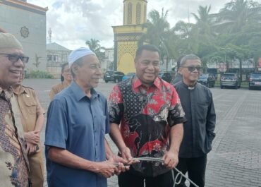 Lembaga DPRD Maluku Serahkan Hewan Kurban Sapi Kepada 3 Masjid