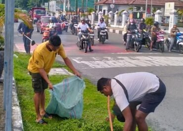 DLHP Kota Ambon Laksanakan Pembersihan Fasilitas Publik Ruang Terbuka Hijau