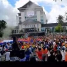 Peserta Amboina Color Fun Walk ikut Jalan Santai Dan senam Sehat