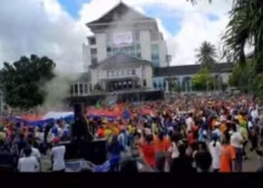 Peserta Amboina Color Fun Walk ikut Jalan Santai Dan senam Sehat