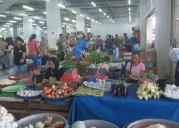 Jhon Lewerissa Minta Penaataan Pedagang di Pasar Mardika Harus Pakai Pendekatan Persuasif