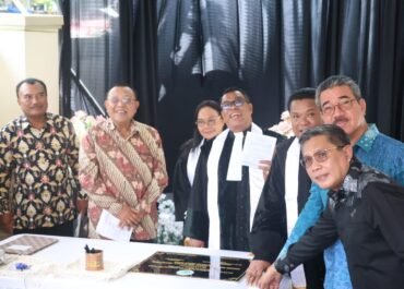 Gubernur Bersama Walikota Hadiri peresmian dan pentahbisan gedung Pastori I Jemaat GPM Galala-Hative Kecil