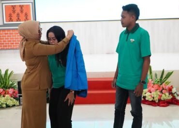 Wakil Walikota Ambon Lepas 147 Mahasiswa IAKN Ambon