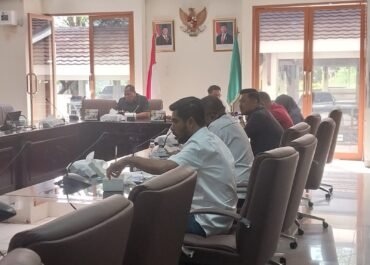 Rapat Komisi III DPRD Maluku Dengan BPJN Maluku Bahas Pekerjaan Jalan Piru Loki