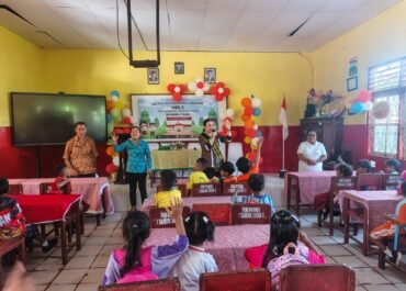 Bunda PAUD Kota Ambon Lisa Wattimena Kunjungi Beberapa SD Pastikan MPLS Ramah Dan Bebas Perundungan