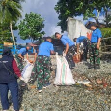 Peringati Hari Bakti ke-79 TNI AU, Personel Lanud Pattimura Laksanakan Karya Bakti di Pelabuhan Ikan Negeri Laha