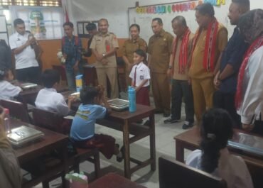 Walikota Ambon Bersama Ombusdman Ri Cek Penyaluran Program MBG Di Sekolah SMP 6 Dan SD N 2 Ambon