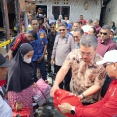 Gubernur Maluku Tinjau Korban kebakaran Di Batu Merah Kota Ambon