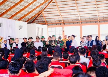 Pangdam XV Pattimura Hadir Bersama Rombongan Open House Sekolah Rakyat Di Kecamatan Amahai