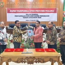 Rapat Bersama DPRD Wagub Abdulah Vanath Serahkan Dokumen RAPBD Perubahan Tahun Anggaran 2026