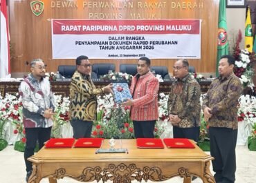 Rapat Bersama DPRD Wagub Abdulah Vanath Serahkan Dokumen RAPBD Perubahan Tahun Anggaran 2026