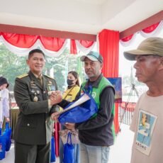 Pembagian 500 Paket Sembako Turut warnai HUT TNI Ke 81 Di Ambon