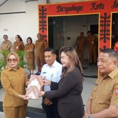 Pemkot Ambon Launching Sistem Pembayaran Digital Retribusi Sampah Dan Serahkan Peralatan Kepada 800 Petugas Kebersihan