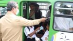 Cegah ISPA Akibat Kabut Asap, Gubernur Maluku Bagikan 1.500 Masker kepada Masyarakat