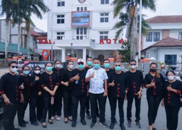 Bagian Protokol Pemerintah Kota Ambon Bagikan 5000 Masker