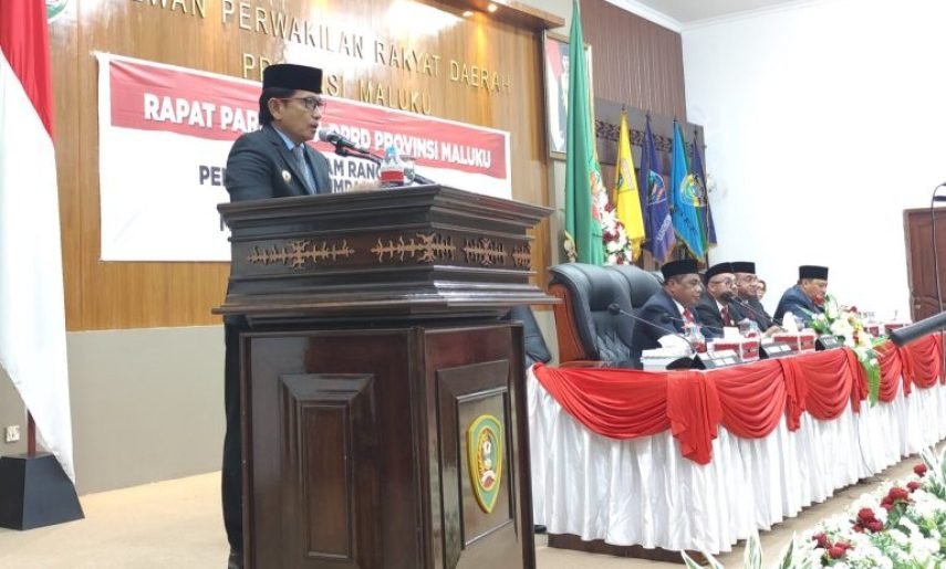 plt-Gub-Maluku-rapat-alat-kelengkapan-dewan-768x497