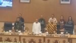 Hadir Pada Sidang Paripurna DPRD Kota Ambon Walikota Sampaikan Rancangan Peraturan Daerah Pelaksanaan APBD Tahun Anggaran 2024