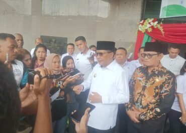 Penyerahan Buku Nikah Turut Warnai Kegiatan Pelayanan Terpadu Sidang Keliling Kepemilikan Status Perkawinan