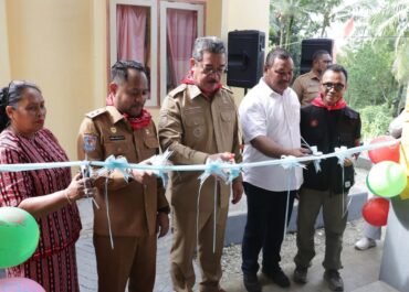 Gubernur Maluku Resmikan Kapal Literasi dan Perpustakaan Ramah Anak di Kecamatan Saparua